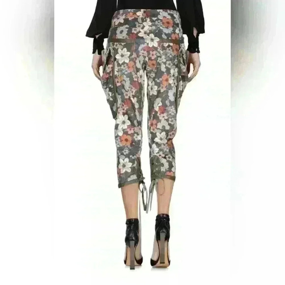 Velvet Florals Cargo Capris - Picture 2 of 7